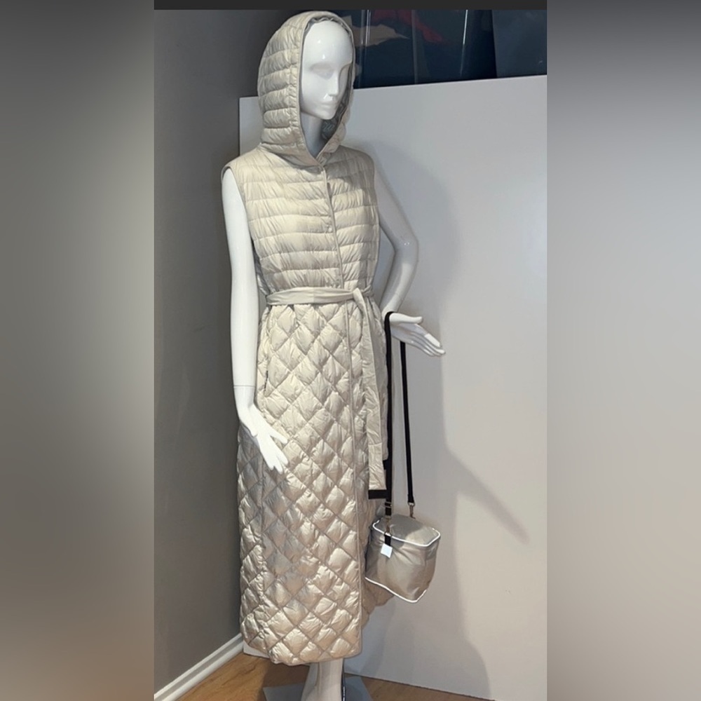 MaxMara Cream Quilted Sleeveless Hooded Long Puffer Vest